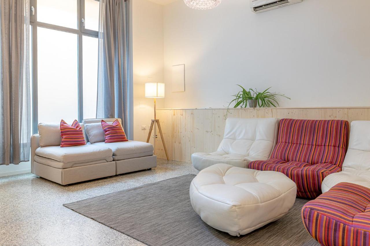 Moderno Loft A Due Passi Dal Lago Apartman Torno Kültér fotó