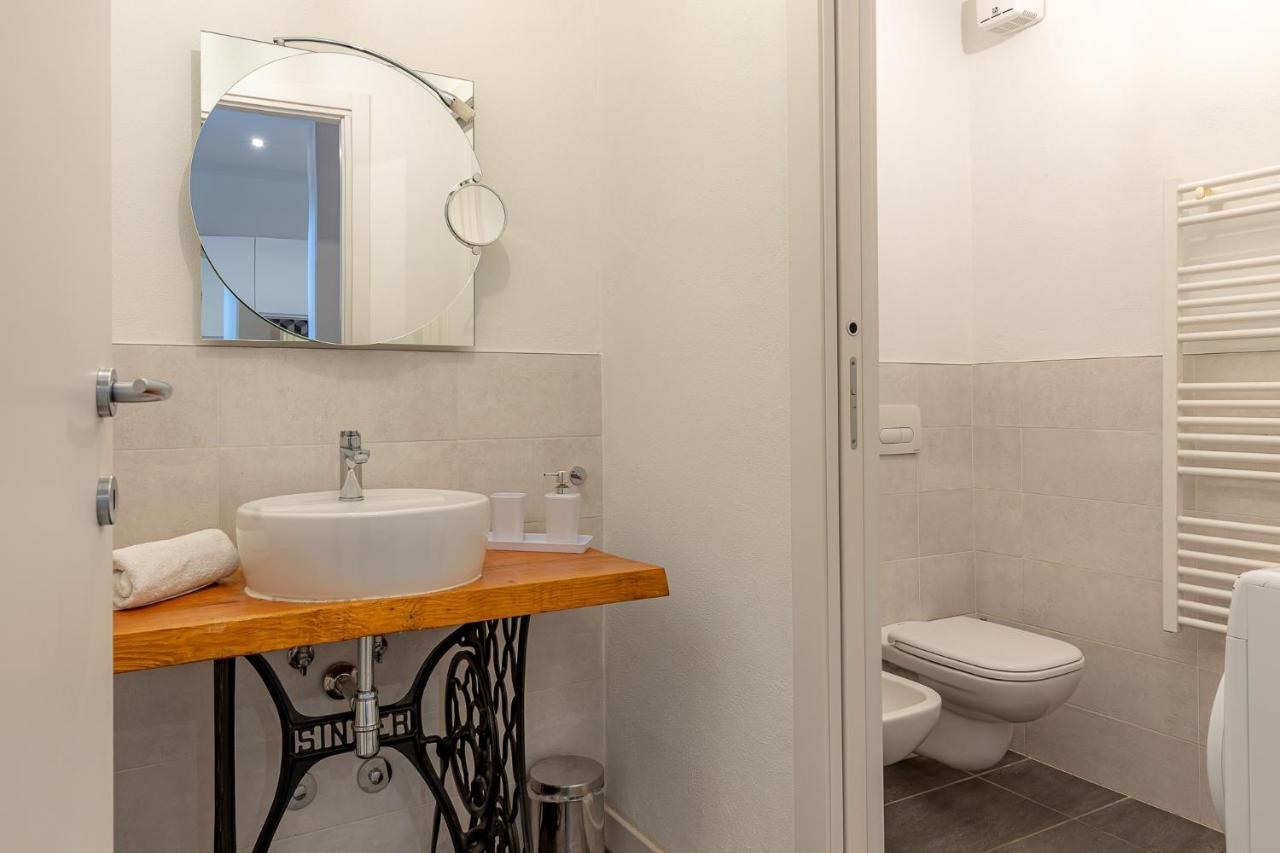 Moderno Loft A Due Passi Dal Lago Apartman Torno Kültér fotó