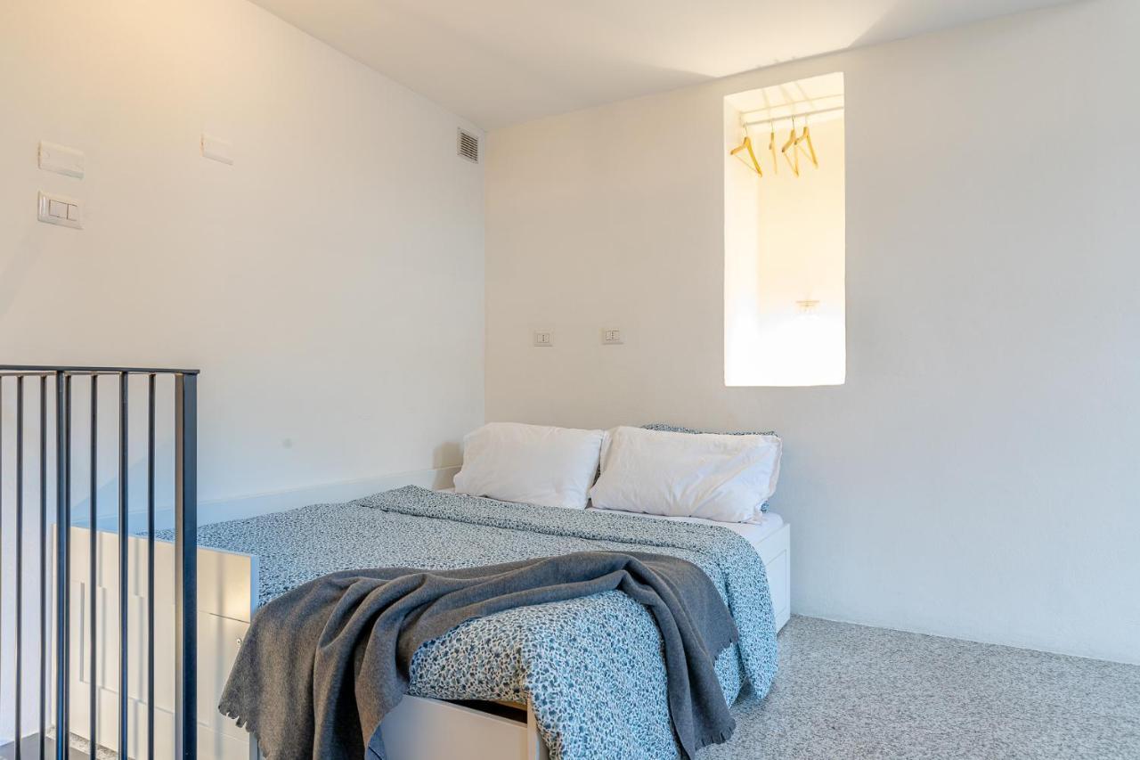 Moderno Loft A Due Passi Dal Lago Apartman Torno Kültér fotó