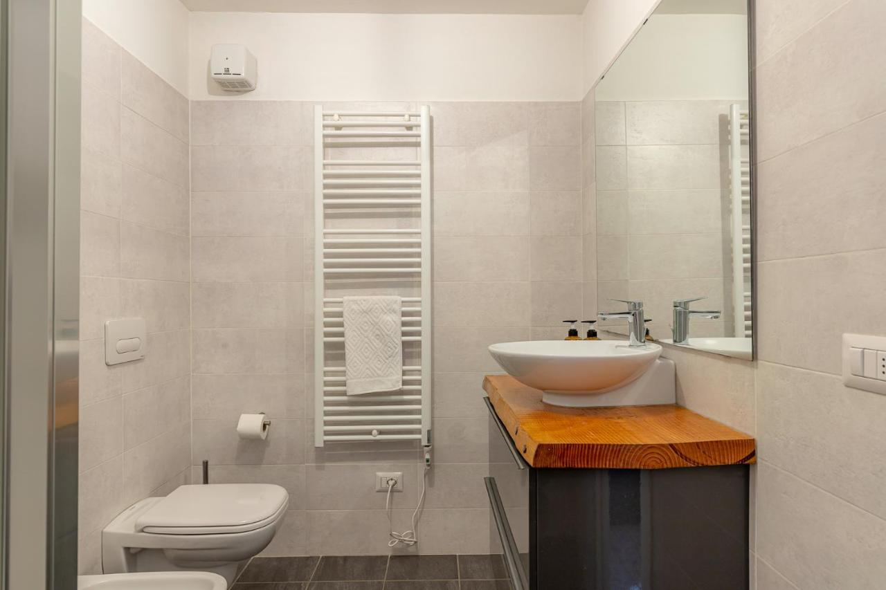 Moderno Loft A Due Passi Dal Lago Apartman Torno Kültér fotó